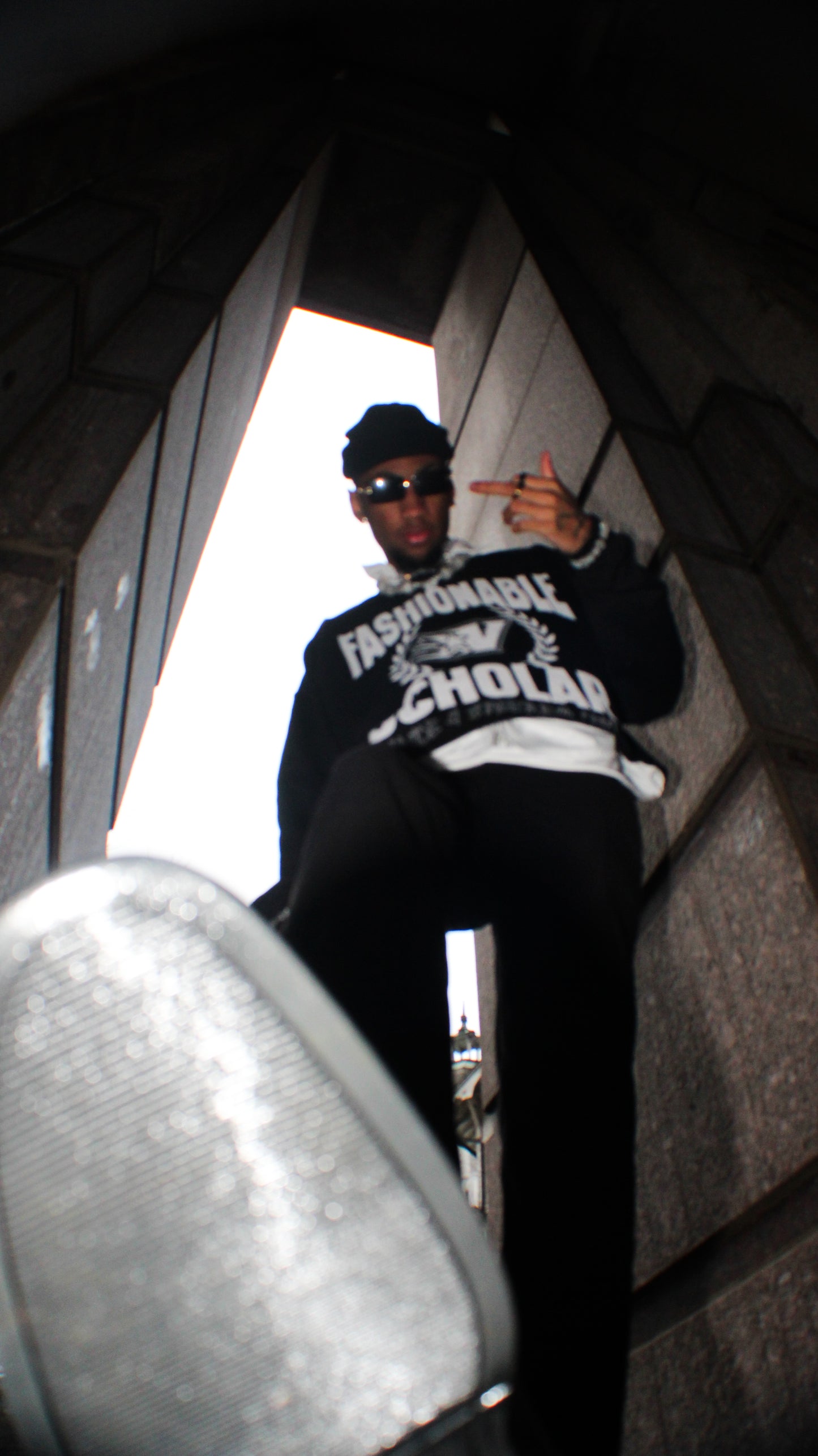 FASHIONABLE SCHOLAR SWEATSHIRT (BLACK)