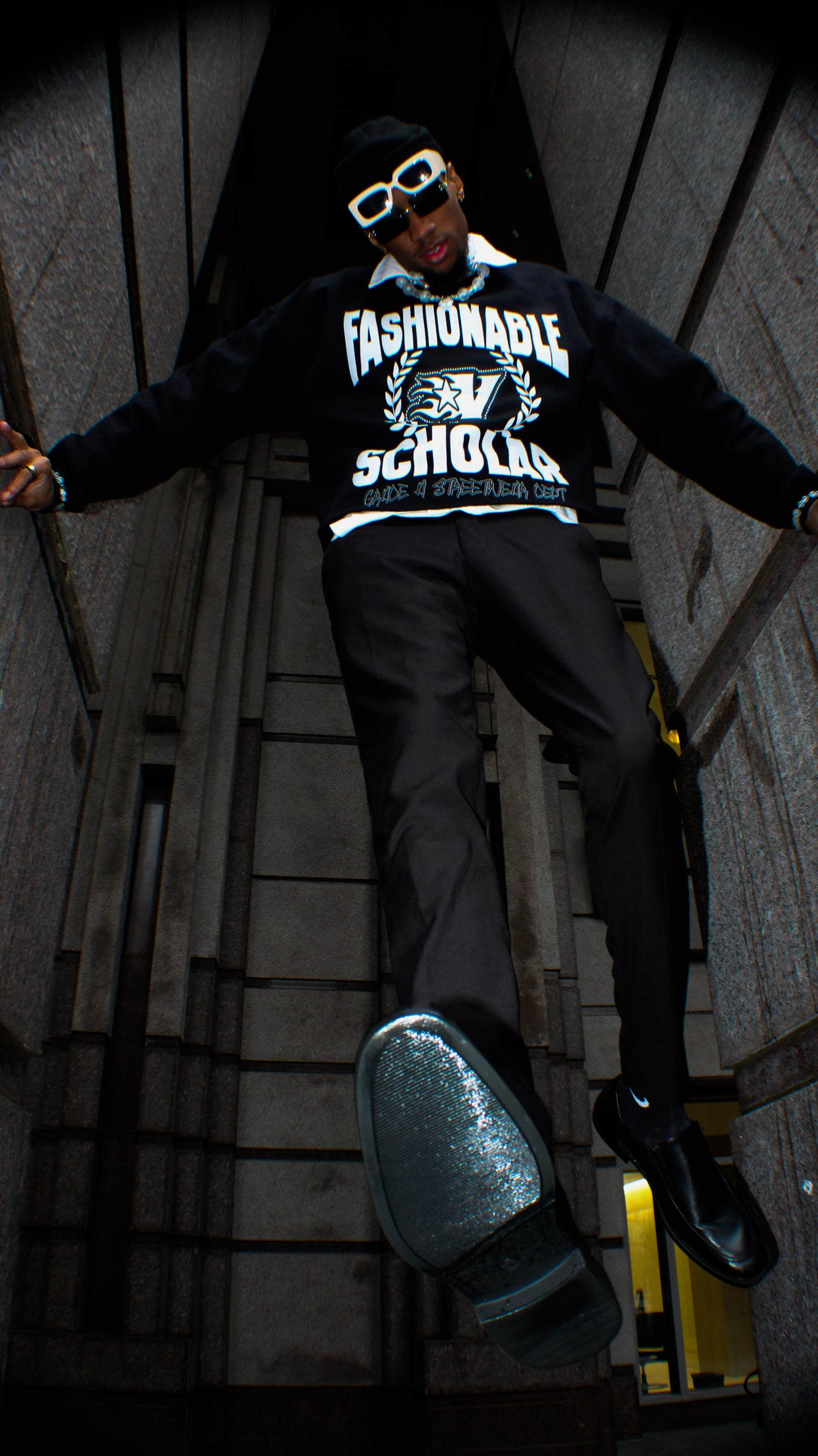 FASHIONABLE SCHOLAR SWEATSHIRT (BLACK)
